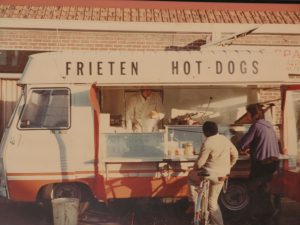 Frieten anno 1978 op het Spanjeplein te Koekelare, catering Lebleu